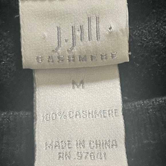 J Jill Black Cashmere Sweater with Scoop Neckline in Pristine Condition! - Picture 9 of 9